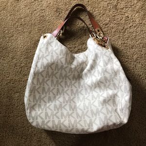 Authentic Michael Kors Purse. In great condition!